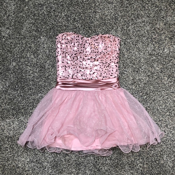 Homecoming dress - Picture 1 of 4